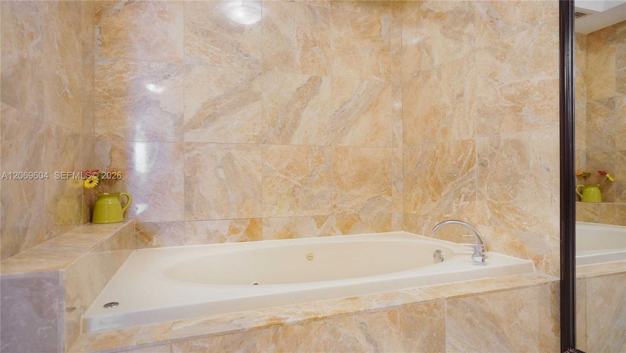 5757 Collins Ave, Unit 1505, Miami Beach, FL 33140 Photo