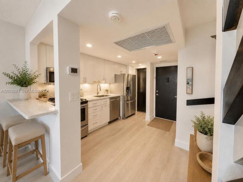 5401 Collins Ave , Unit 144, Miami Beach, FL 33140 Photo