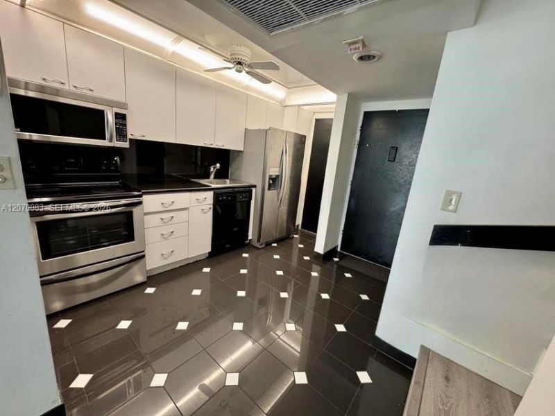 5401 Collins Ave , Unit 144, Miami Beach, FL 33140 Photo
