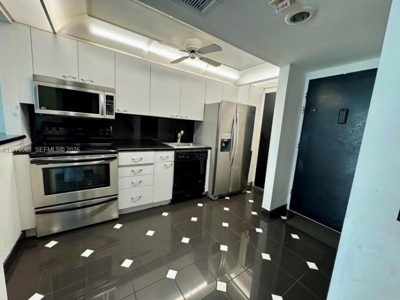 5401 Collins Ave , Unit 144, Miami Beach, FL 33140 Photo
