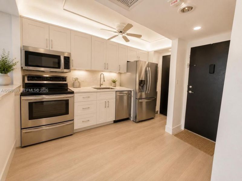 5401 Collins Ave , Unit 144, Miami Beach, FL 33140 Photo