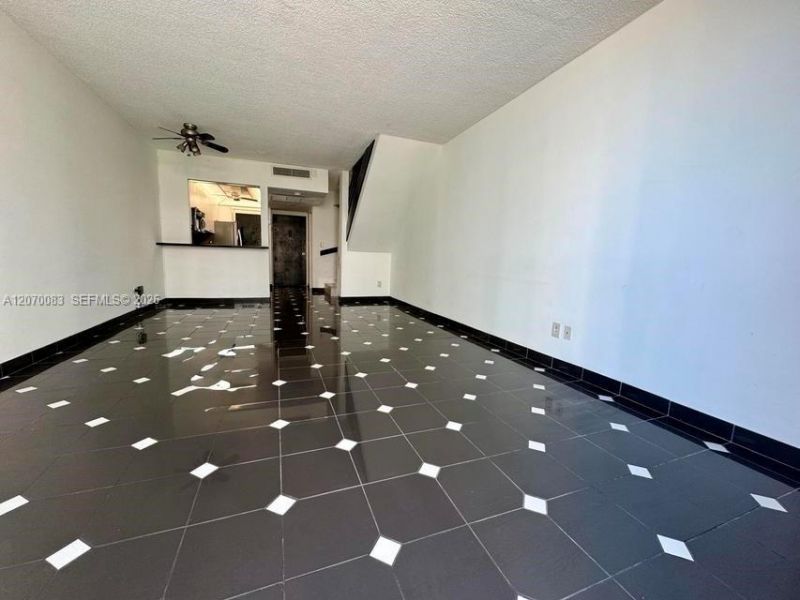 5401 Collins Ave , Unit 144, Miami Beach, FL 33140 Photo