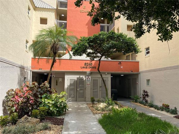 8245 Lake Dr , Unit 101, Doral, FL 33166