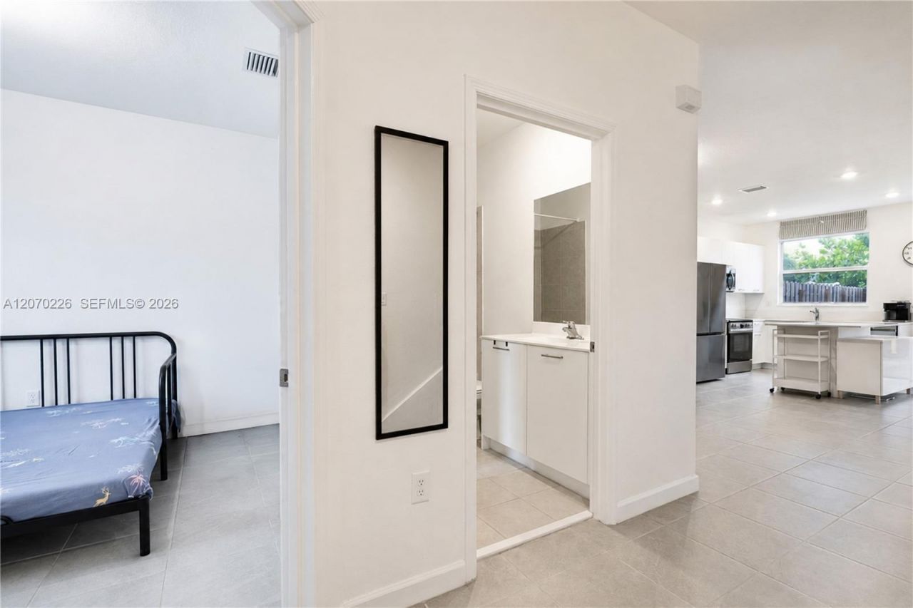 12218 NW 24th Pl, Miami, FL 33167 Photo