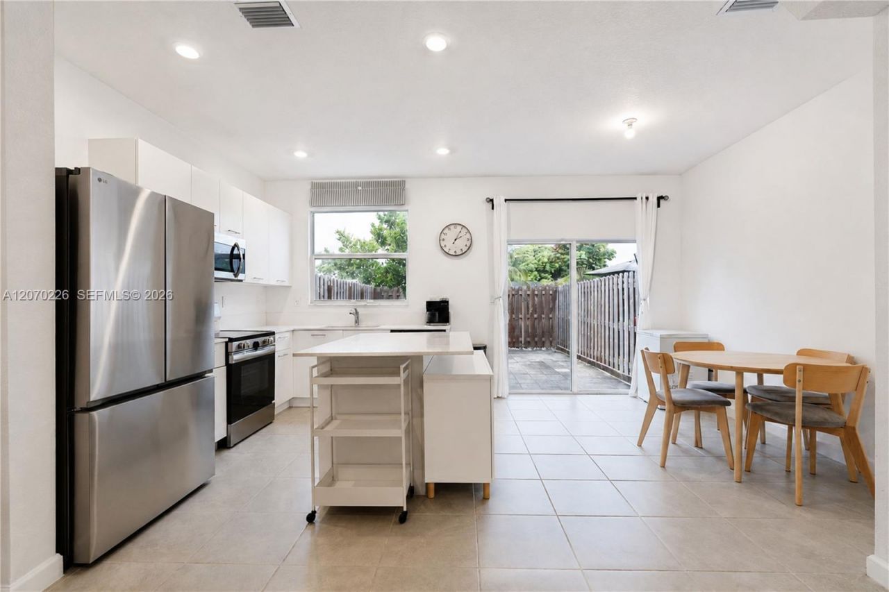 12218 NW 24th Pl, Miami, FL 33167 Photo