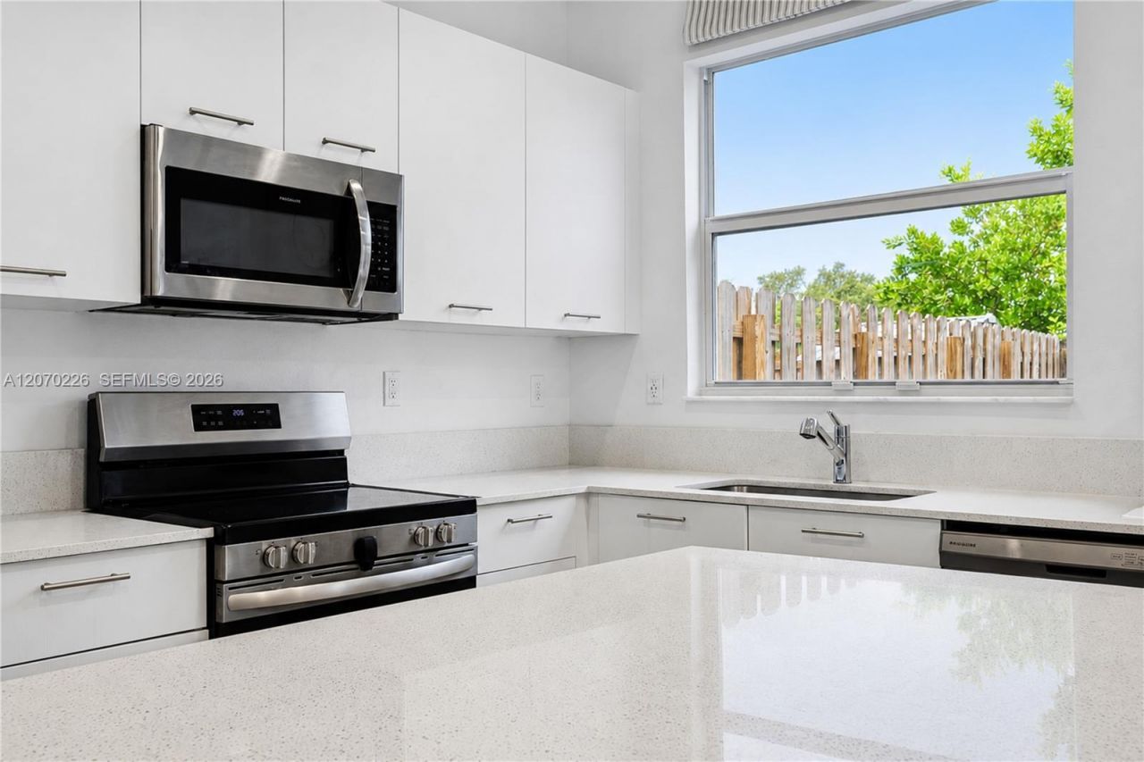 12218 NW 24th Pl, Miami, FL 33167 Photo