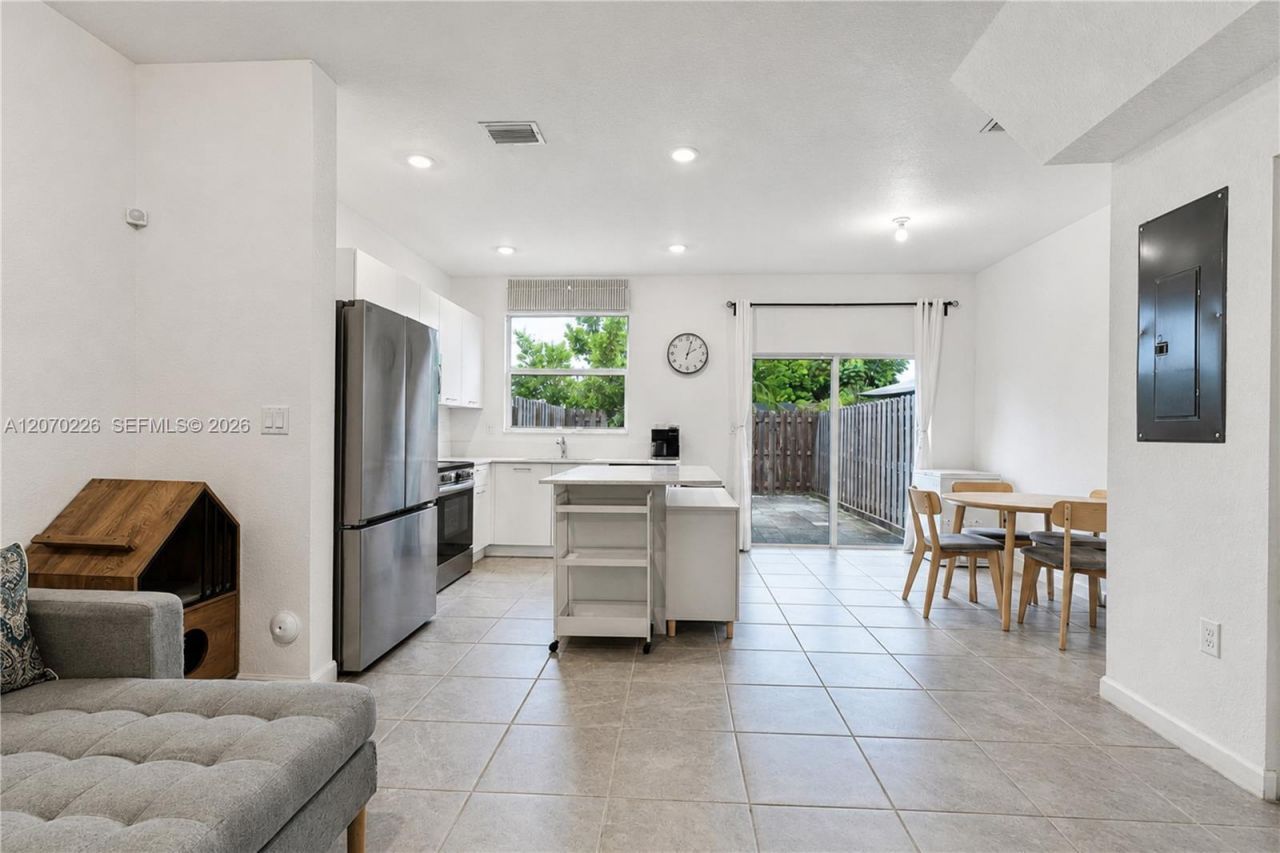 12218 NW 24th Pl, Miami, FL 33167 Photo