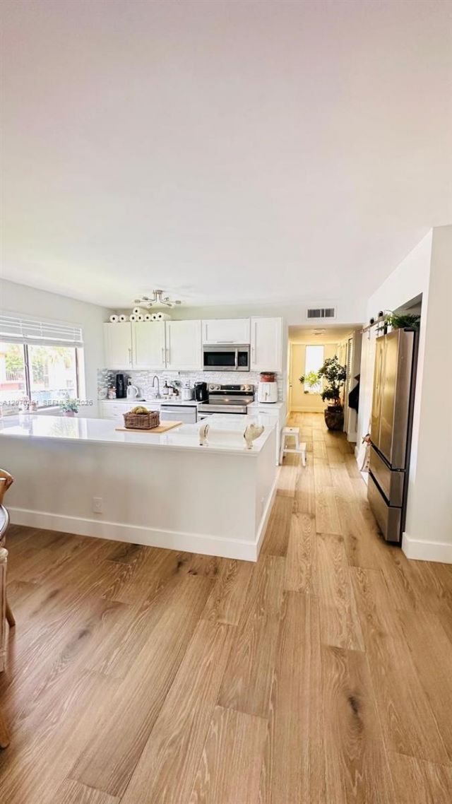 223 Lakeview Dr , Unit 204, Weston, FL 33326 Photo