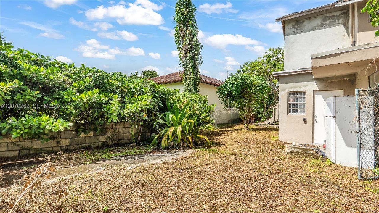 2100 SW 25th St , Miami, FL 33133 Photo
