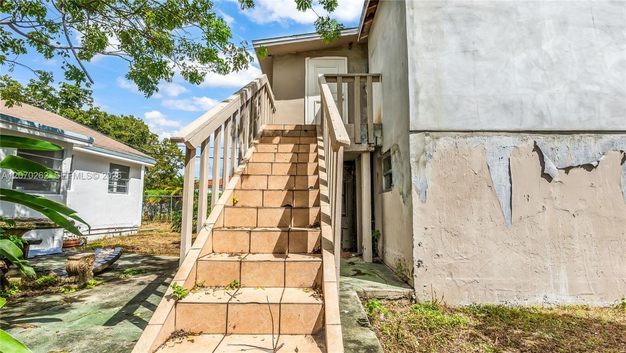 2100 SW 25th St , Miami, FL 33133 Photo