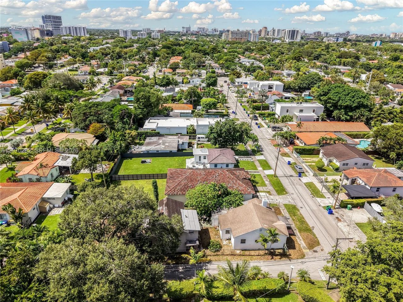 2100 SW 25th St , Miami, FL 33133 Photo