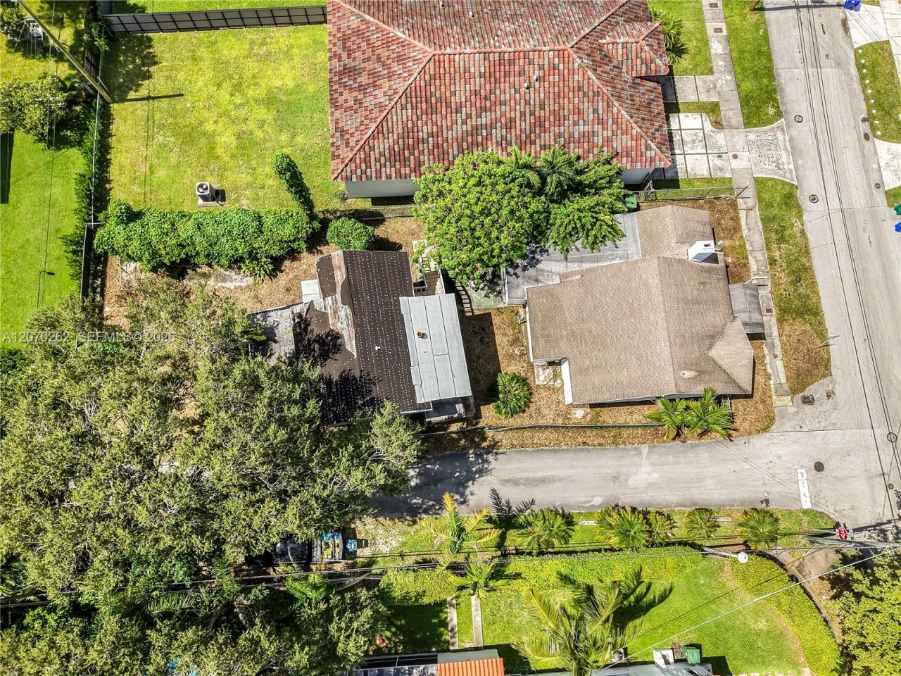 2100 SW 25th St , Miami, FL 33133 Photo