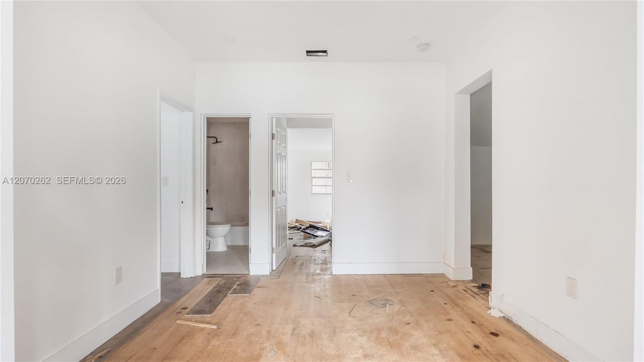 2100 SW 25th St , Miami, FL 33133 Photo