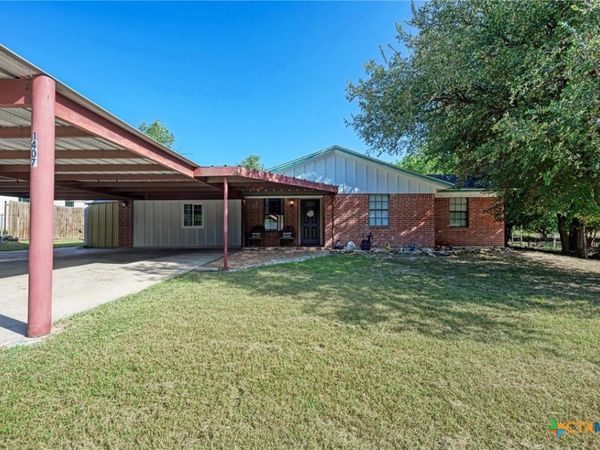 1407 W Avenue C , Lampasas, TX 76550