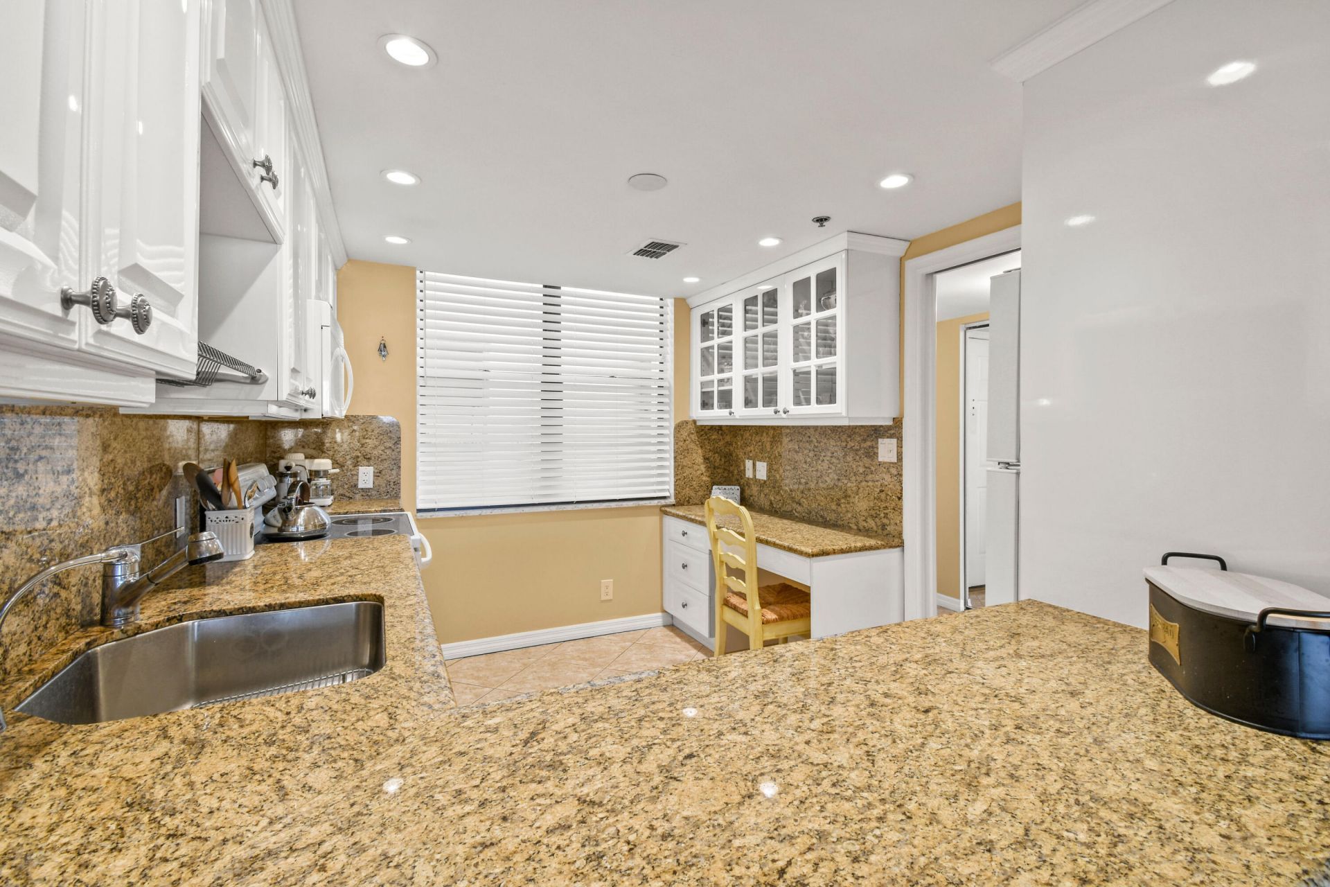 840 Ocean Drive, Unit 404, Juno Beach, FL 33408 Photo