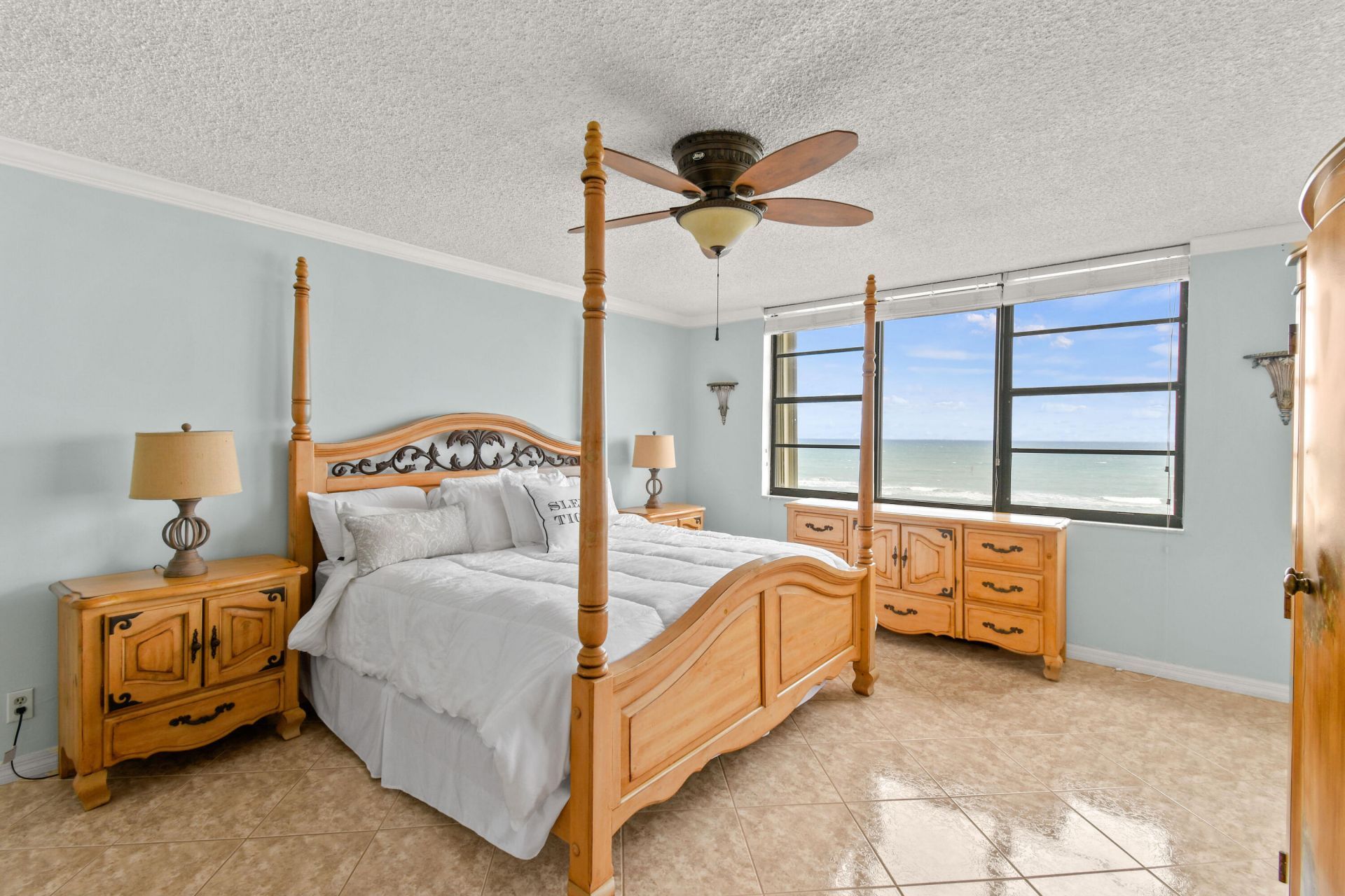 840 Ocean Drive, Unit 404, Juno Beach, FL 33408 Photo