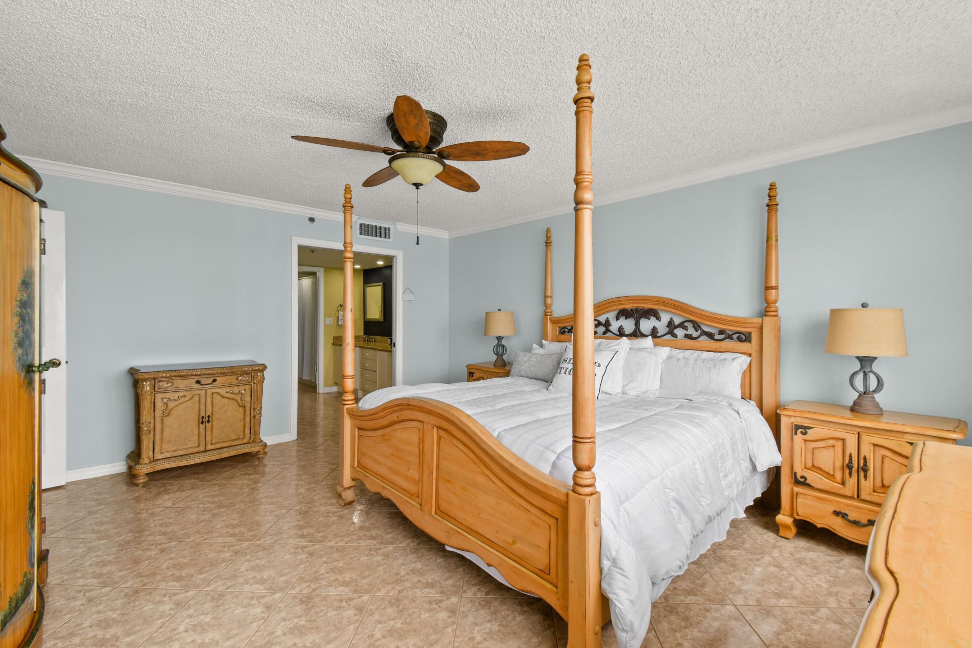 840 Ocean Drive, Unit 404, Juno Beach, FL 33408 Photo