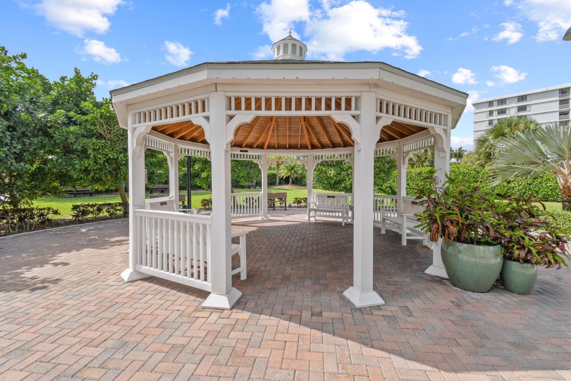 840 Ocean Drive, Unit 404, Juno Beach, FL 33408 Photo