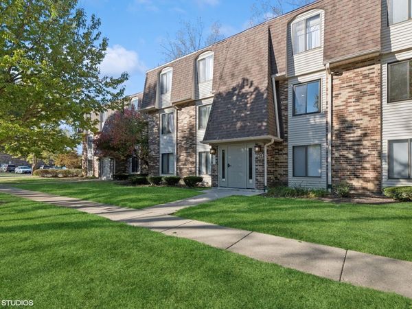 224 W Court Of Shorewood , Unit 2A, Vernon Hills, IL 60061