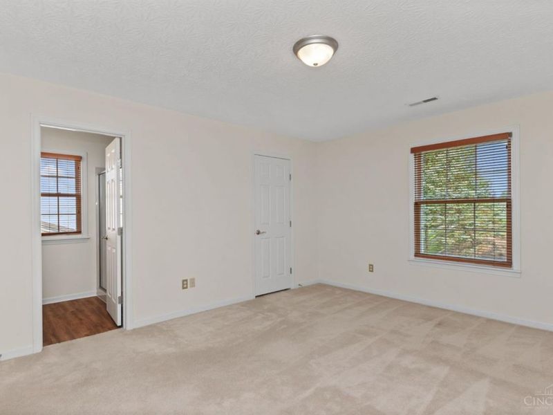 102 Lights Pointe Court, Ohio Township, OH 45157 Photo 18