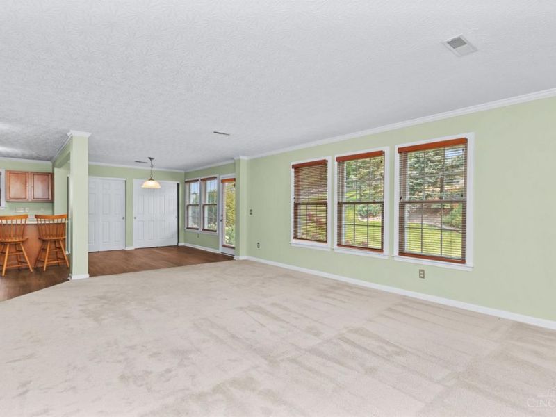 102 Lights Pointe Court, Ohio Township, OH 45157 Photo 6
