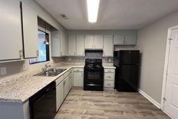 509 Dolphin Drive photo 4