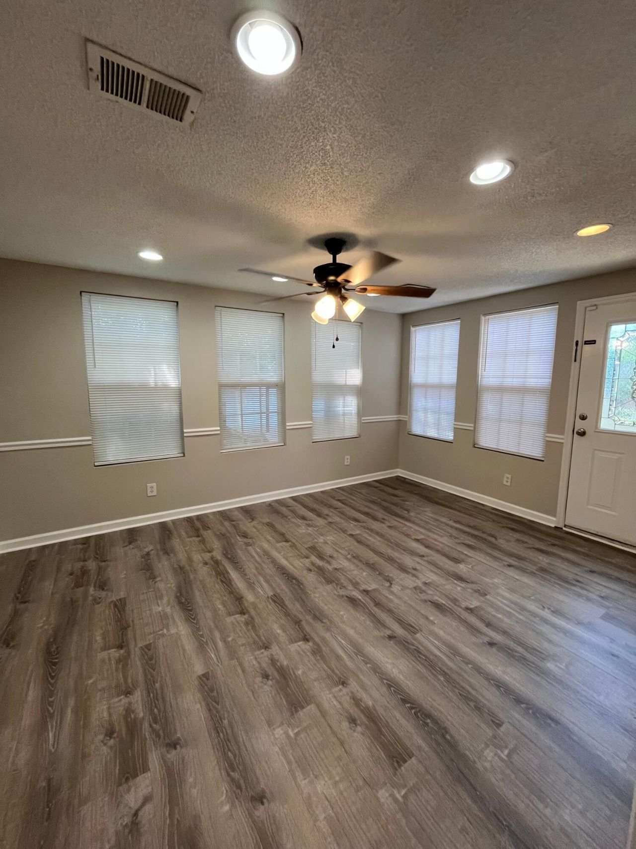 509 Dolphin Drive Photo 6