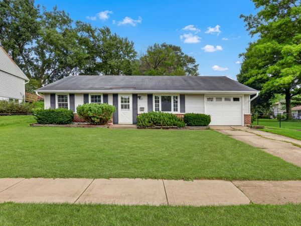 527 Sherwood Drive , Streamwood, IL 60107