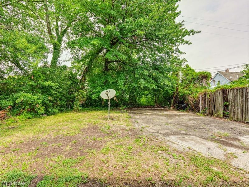 9809 Hilgert Drive, Cleveland, OH 44104 Photo 4