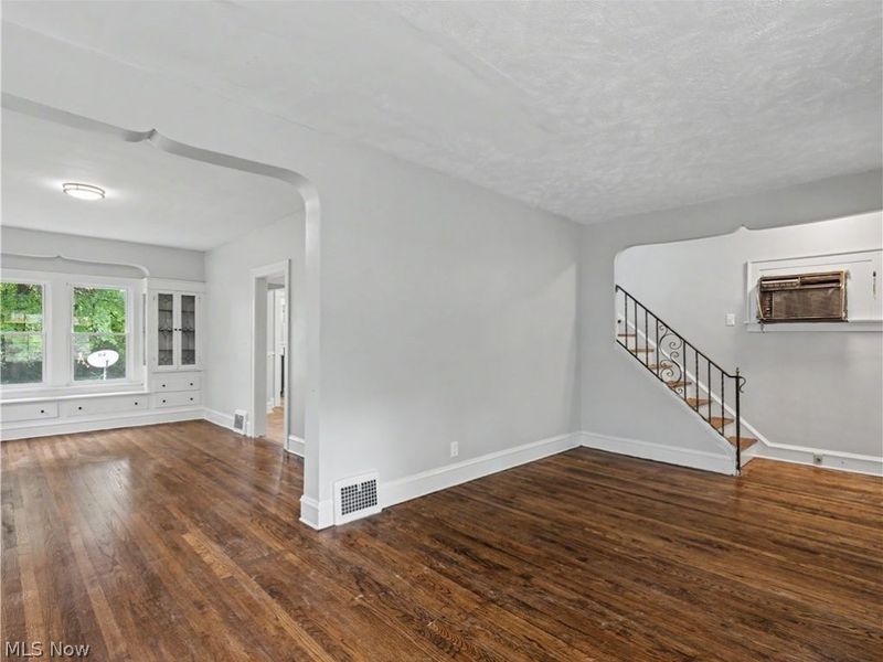 9809 Hilgert Drive, Cleveland, OH 44104 Photo 8