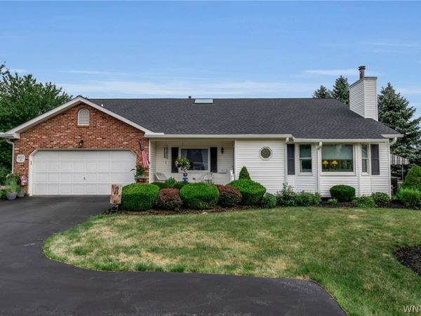 6025 Quaker Hollow Crescent , Unit 4, Orchard Park, NY 14127
