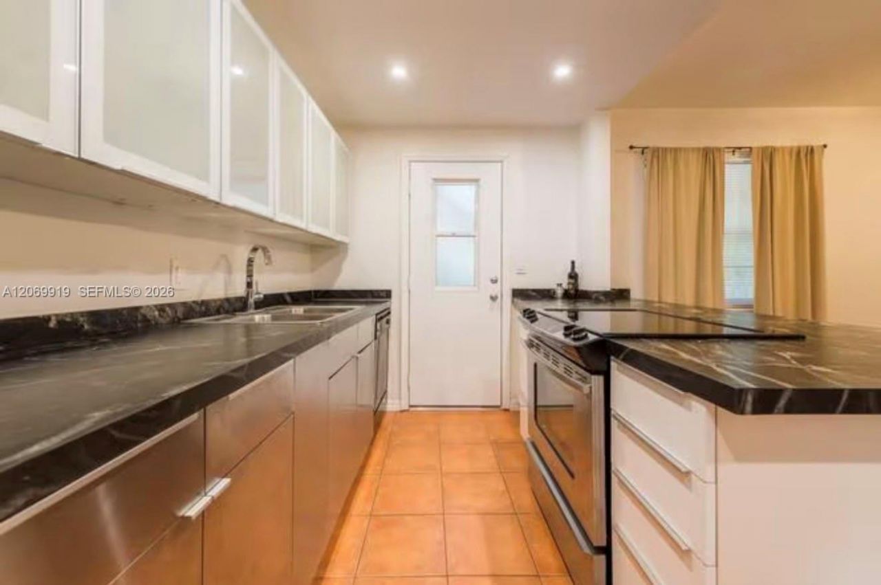 3240 Mary St, Unit S202, Coconut Grove, FL 33133 Photo