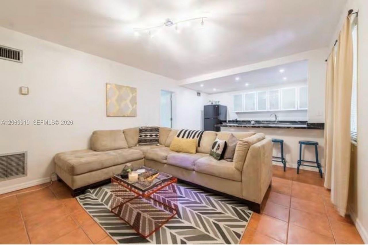 3240 Mary St, Unit S202, Coconut Grove, FL 33133 Photo