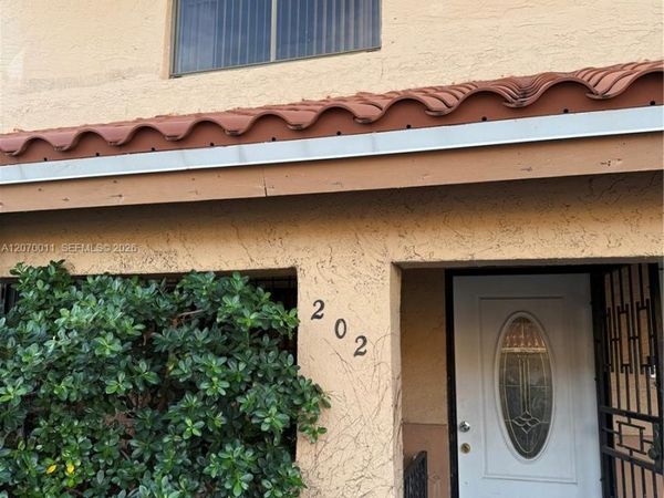 7772 W 29th Way, Unit 202, Hialeah, FL 33018