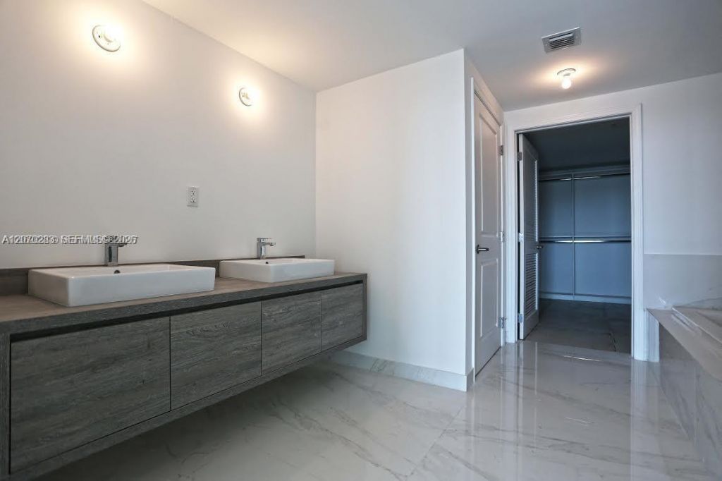 400 Sunny Isles Blvd , Unit 806, Sunny Isles Beach, FL 33160 Photo