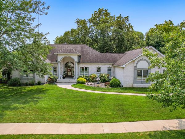 2541 W Apple Blossom Lane, Columbus, IN 47201