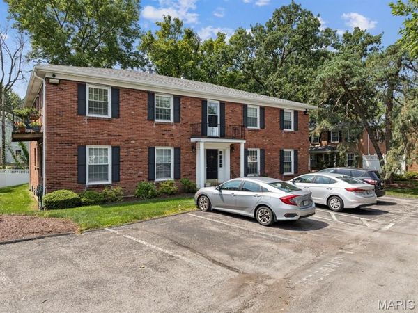 624 Candleberry Court, Unit B, Kirkwood, MO 63122