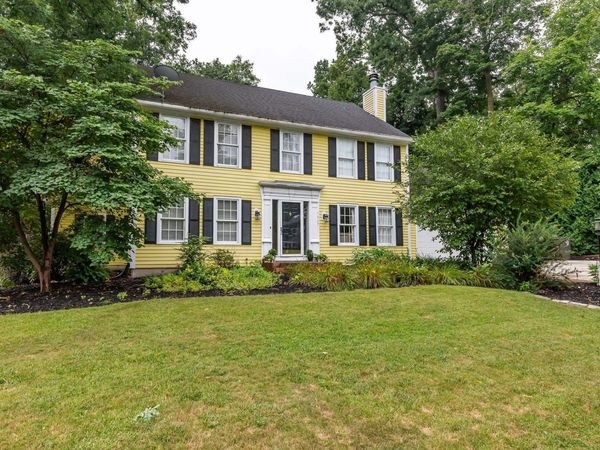 9829 Woodstream Drive, Fort Wayne, IN 46804