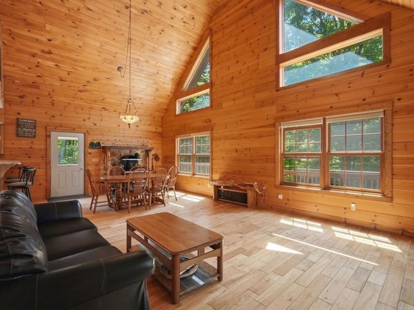 35 South Rd Ext, Peru, MA 01235