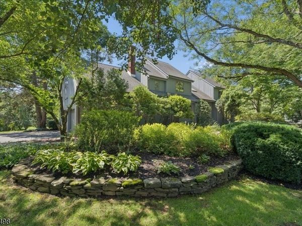 15 Copper Vail Ct, Montgomery, NJ 08540