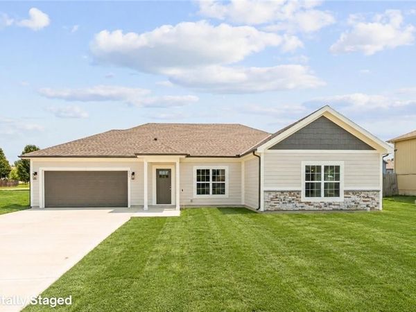 571 S Meadowbrook Street, Gardner, KS 66030