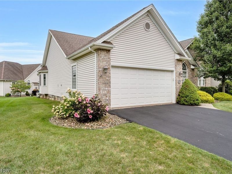 7007 Clingan Road, Unit 48, Poland, OH 44514 Photo 3