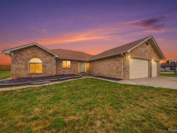 15690 Deepwood Court E, Fraser, Mi 48026