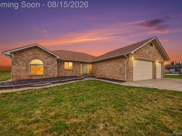 15690 Deepwood Court E, Fraser, Mi 48026
