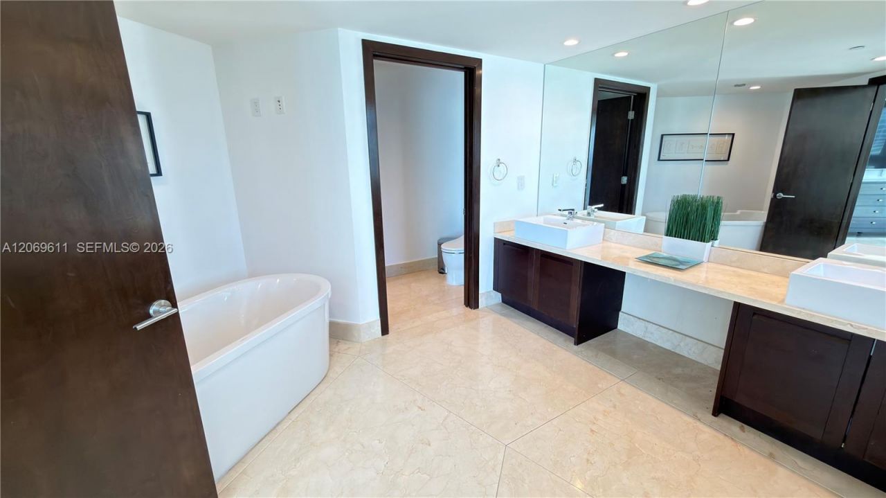 150 Sunny Isles Blvd , Unit 1-UPH1, Sunny Isles Beach, FL 33160 Photo