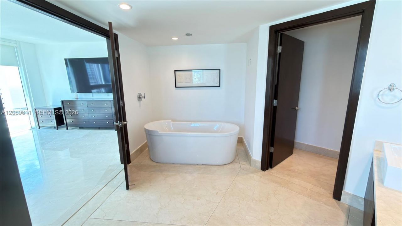 150 Sunny Isles Blvd , Unit 1-UPH1, Sunny Isles Beach, FL 33160 Photo