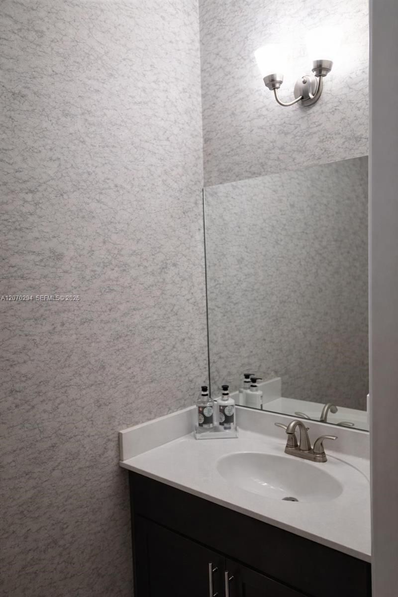 426 NE 194th Ter , Miami, FL 33179 Photo