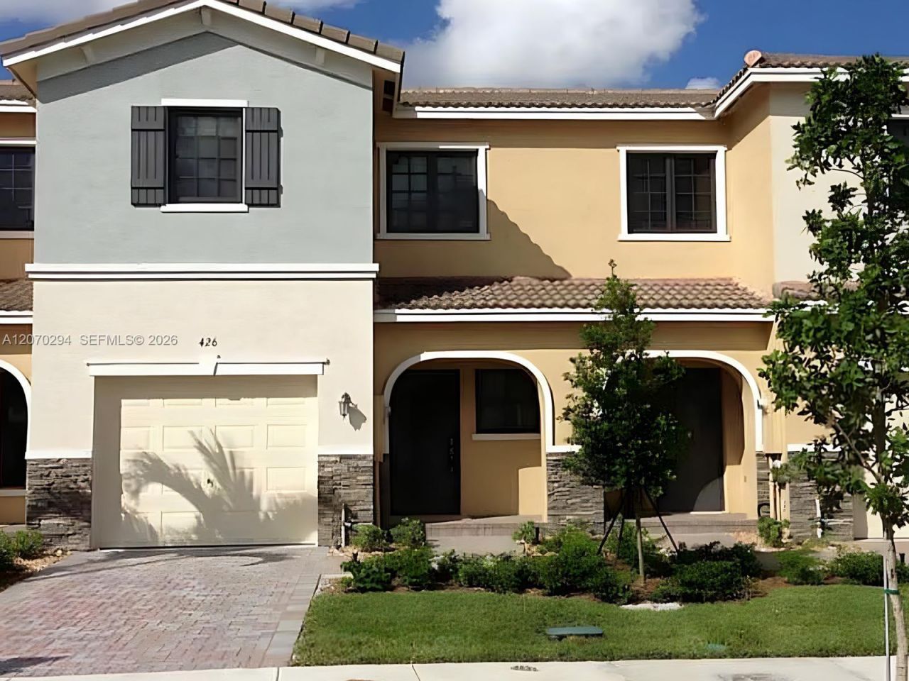 426 NE 194th Ter , Miami, FL 33179 Photo