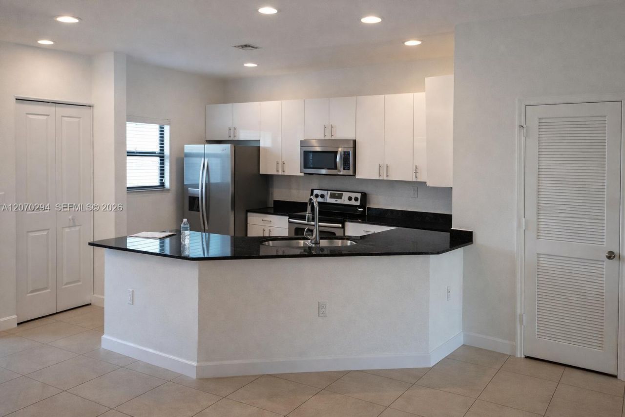 426 NE 194th Ter , Miami, FL 33179 Photo