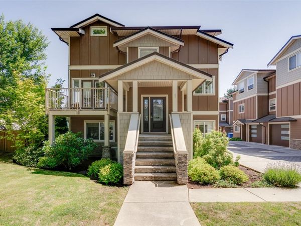 2923 Shelbourne St, Unit #1, Victoria, BC V8R 4M7
